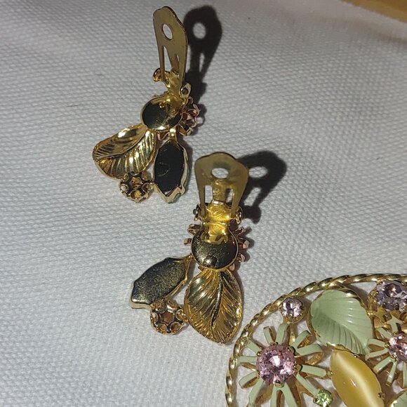 Austria Gold-Tone Rhinestone Floral Brooch Clip On Earrings Set Vintage Stamped - Picture 10 of 11